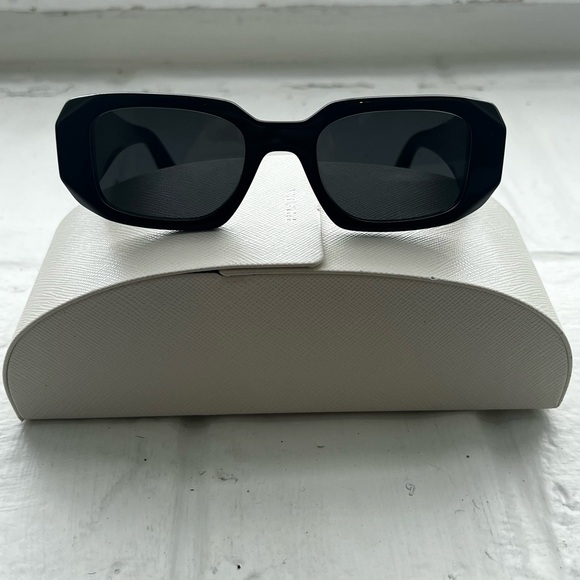 PRADA Black Sculto Reo Irregular Rounded Sunglasses - Picture 5 of 9